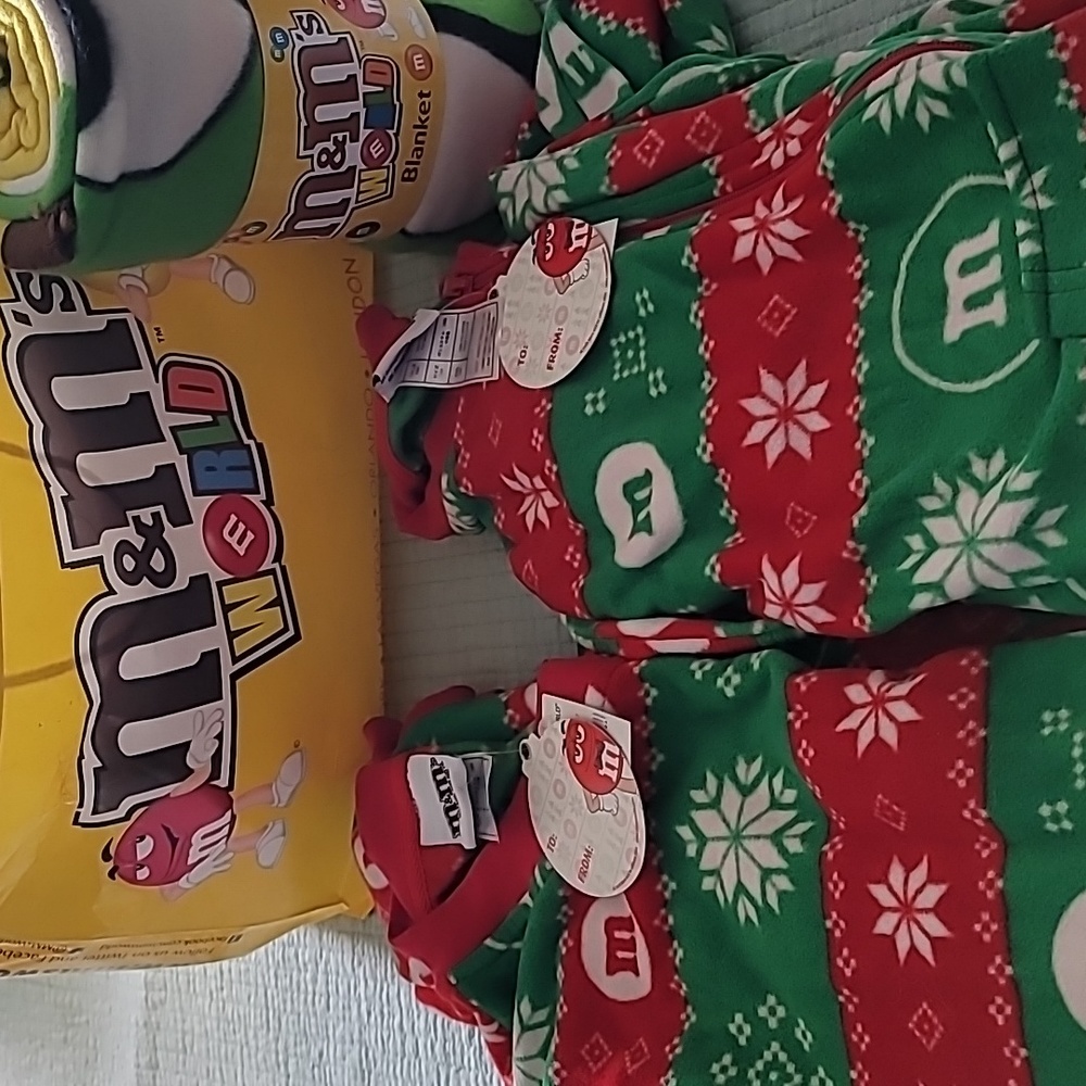 Fun! Official M&M store pajamas gift bag sm/med and XXL